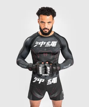 Rashguard Venum Okinawa 3.0 - Manga Larga - Negro/Rojo